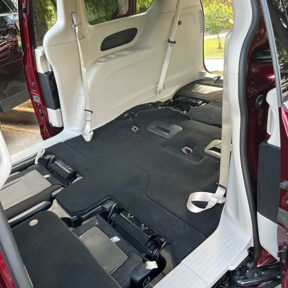 Black Luxury Sedan - Picture 5 of 5